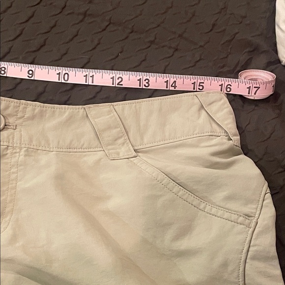 Columbia Women's Shorts - Picture 8 of 9